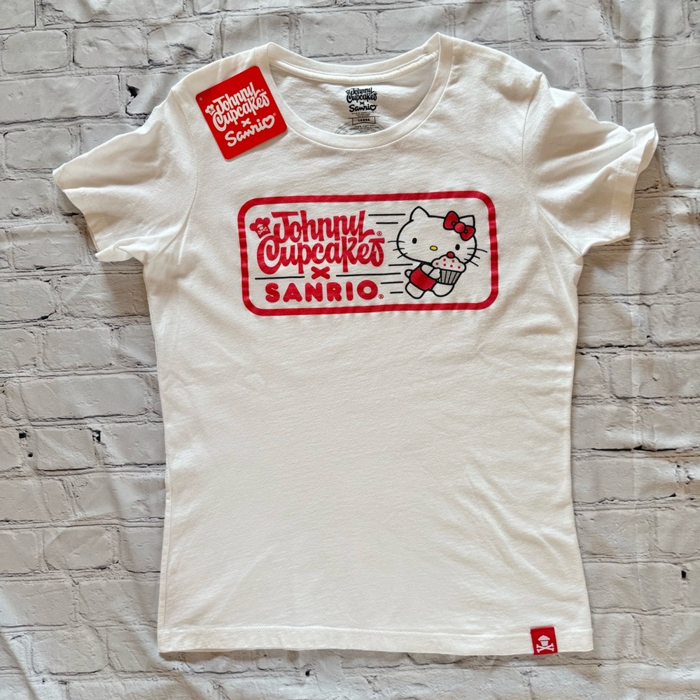 2016 Johnny Cupcakes X Hello Kitty Sanrio Collectors Womens Fitted Tee Large